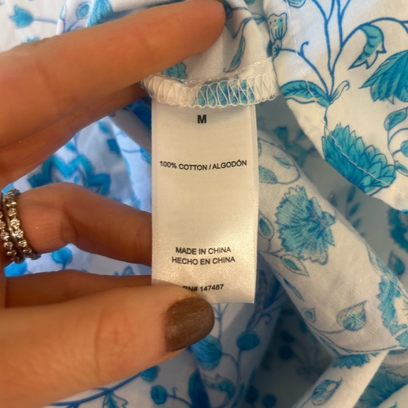 Draper James Blue and White Floral Blouse 100% cotton!medium excellent condition - Picture 5 of 5
